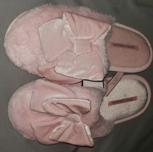 VS Pink Bow Fuzzy Slippers